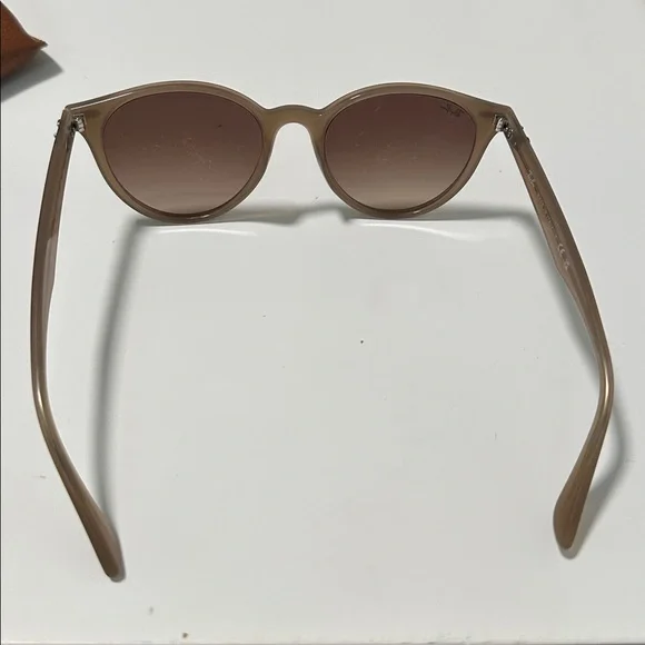❤️ Ray-Ban RB4305 Sunglasses with Case - Picture 3 of 5
